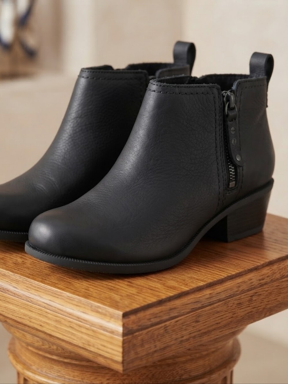 Teva Repel Water Resistant Black Leather Ankle Boots Size 6.5
